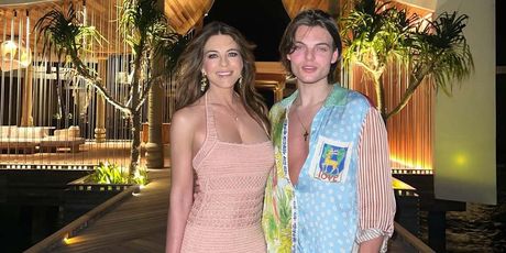 Elizabeth Hurley - 1