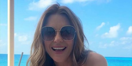 Elizabeth Hurley - 2