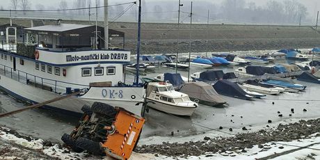 Prevrnuo se stroj za posipanje soli - 2