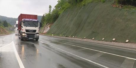 HAK: Upozorenje na povećan oprez na cestama - 2