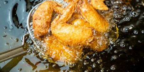 Hrana pržena u dubokom ulju ne bi trebala biti pretjerano masna ako se radi na pravi način