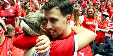 Rukometaši u zagrljaju najbližih - 9