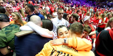 Rukometaši u zagrljaju najbližih - 10