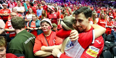 Rukometaši u zagrljaju najbližih - 11
