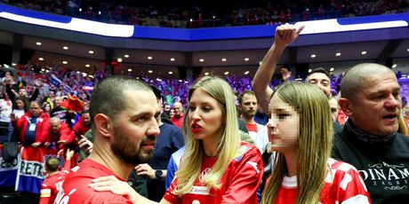 Rukometaši u zagrljaju najbližih - 13