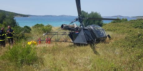 Helikopter prisilno sletio na Zlarin (Foto: Pavle Branica) - 5