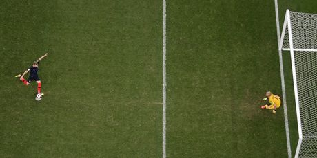 Kasper Schmeichel izašao s crte prije udaraca (Foto: AFP)