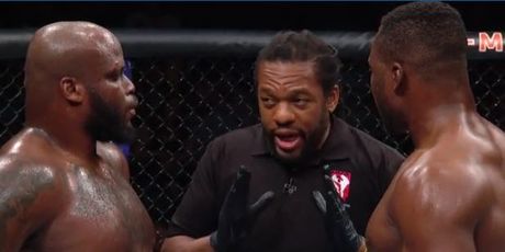 Lewis i Ngannou u oktogonu (Screenshot)