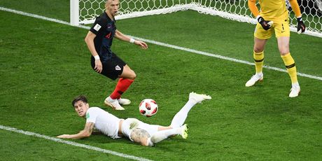 Ivan Perišić ispred Kanea (Foto: AFP)