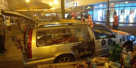 Janjetina na Trgu bana Jelačića (Foto: Snimio čitatelj) - 6