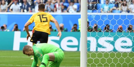 Meunier slavi gol Englezima (Foto: AFP)