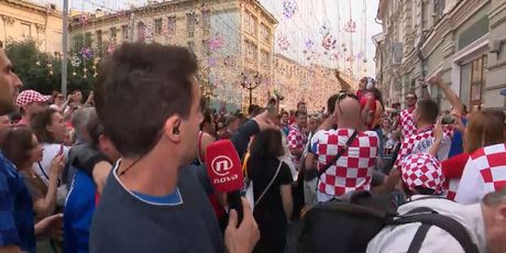 Dario Šarić vodi navijanje u Moskvi