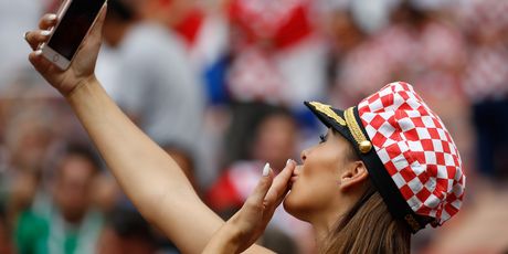 Navijačka atmosfera na tribinama uoči utakmice Hrvatska - Francuska (Foto: AFP)