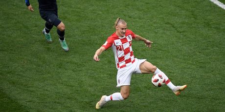 Vida u borbi s Griezmannom za loptu (Foto: AFP)