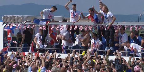 Doček Vatrenih na aerodromu (GOL.hr)