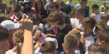 Vatreni u Zadru posjetili polaznike škole nogometa (Foto: Dnevnik.hr) - 1