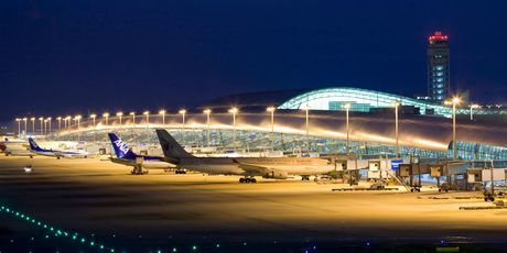 Kansai je glavna luka za All Nippon Airways, Japan Airlines i Nippon Cargo Airlines