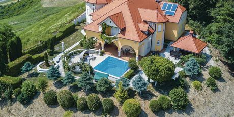 Kuća s bazenom i 5 spavaćih soba u Sv. Križu Začretju