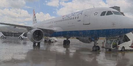 Avion u splitskoj zračnoj luci (Foto: Dnevnik.hr)