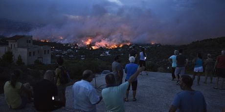 Požar u Grčkoj na području Atene (Foto: AFP) - 1