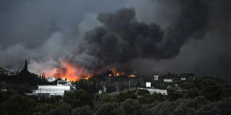 Požar u Grčkoj na području Atene (Foto: AFP) - 2