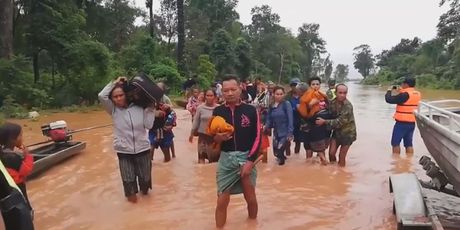 Poplave u Laosu (Foto: screenshot/Reuters)