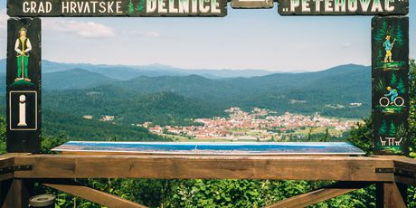 Pogled prema Delnicama s Planinskog centra Petehovac