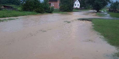 Novi Bešinci: Poplavljene ulice (Foto: pozega.eu) - 3