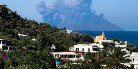 Erupcija vulkana na otoku Stromboli (Foto: AFP)