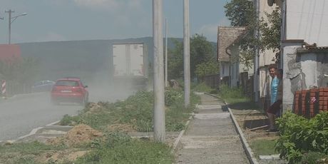 U slavonskom mjestu Čaglin život ljudima zagorčava nedovršena cesta (Foto: Dnevnik.hr)