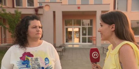 Sanja Vištica razgovara s razrednom učiteljicom (Foto: Dnevnik.hr)