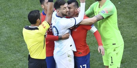 Lionel Messi dobio crveni protiv Čilea (Foto: AFP)