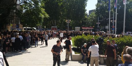 Okupljanje pred Ministarstvom demografije, obitelji, mladih i socijalne politike (Foto: Dnevnik.hr)