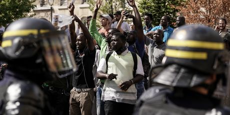 Stotine migranata izašlo na ulice Pariza (Foto: AFP) - 1