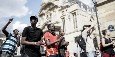 Stotine migranata izašlo na ulice Pariza (Foto: AFP) - 4