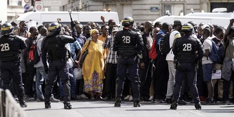 Stotine migranata izašlo na ulice Pariza (Foto: AFP) - 3