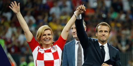 Predsjednica Kolinda Grabar-Kitarović slavi drugo mjesto Vatrenih na svjetskom prvenstvu (Foto: AFP) - 4