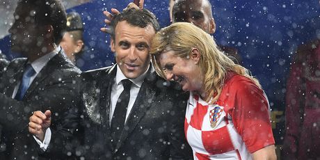 Predsjednica Kolinda Grabar-Kitarović slavi drugo mjesto Vatrenih na svjetskom prvenstvu (Foto: AFP) - 9