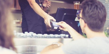 Plaćanjem Mastercard i Maestro karticama dobiva se 15% popusta i kuharica