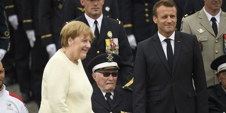 Angela Merkel u društvu francuskog kolege Emmanuela Macrona (Foto: AFP)