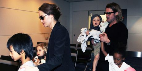 Brad Pitt, Angelina Jolie i njihova djeca (Foto: Profimedia)