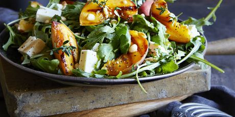 Salata s breskvama i feta sirom