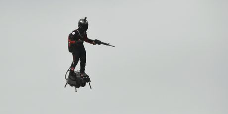 Francuska predstavila letećeg vojnika (Foto: Dnevnik.hr) - 2
