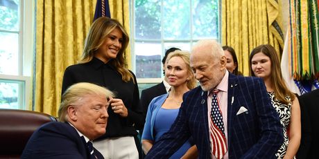 Trump u Bijeloj kući primio Buzza Aldrina i Michaela Collinsa (Foto: AFP) - 1