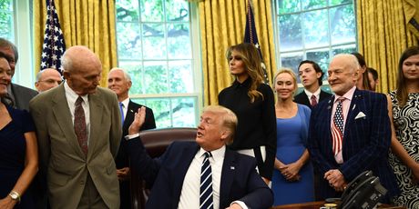 Trump u Bijeloj kući primio Buzza Aldrina i Michaela Collinsa (Foto: AFP) - 3