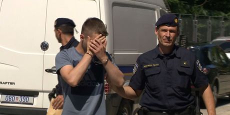 Privođenje osumnjičenih za napad u Puli (Foto: Dnevnik.hr)3
