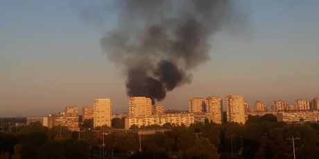 Požar u reciklažnom dvorištu u Jakuševcu (Foto: Dnevnik.hr) - 4