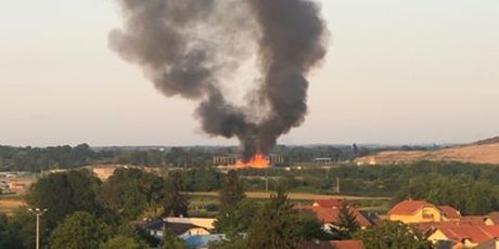 Izbio požar na Jakuševcu (Foto: Dnevnik.hr) - 8