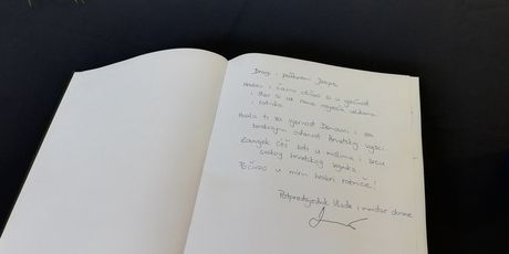 Otvorena knjiga žalosti za poginulog vojnika Josipa Briškog (Foto: Dnevnik.hr) - 2