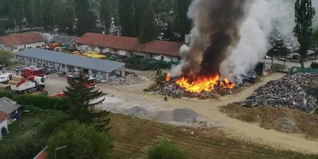 Požar otpada pored mirogojskog groblja (Foto: DVD Trnje)